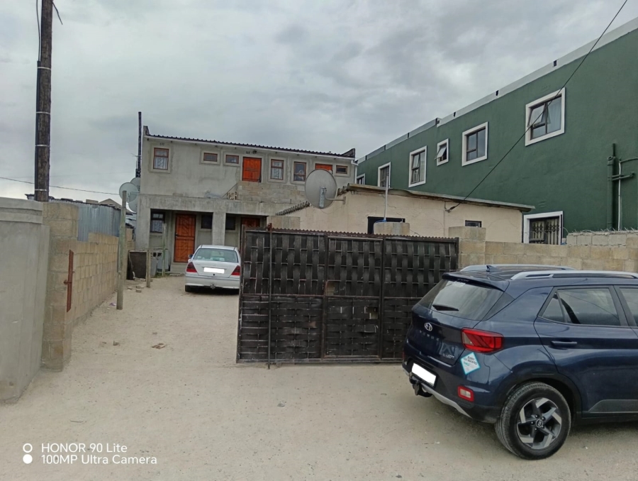 6 Bedroom Property for Sale in Mfuleni Western Cape